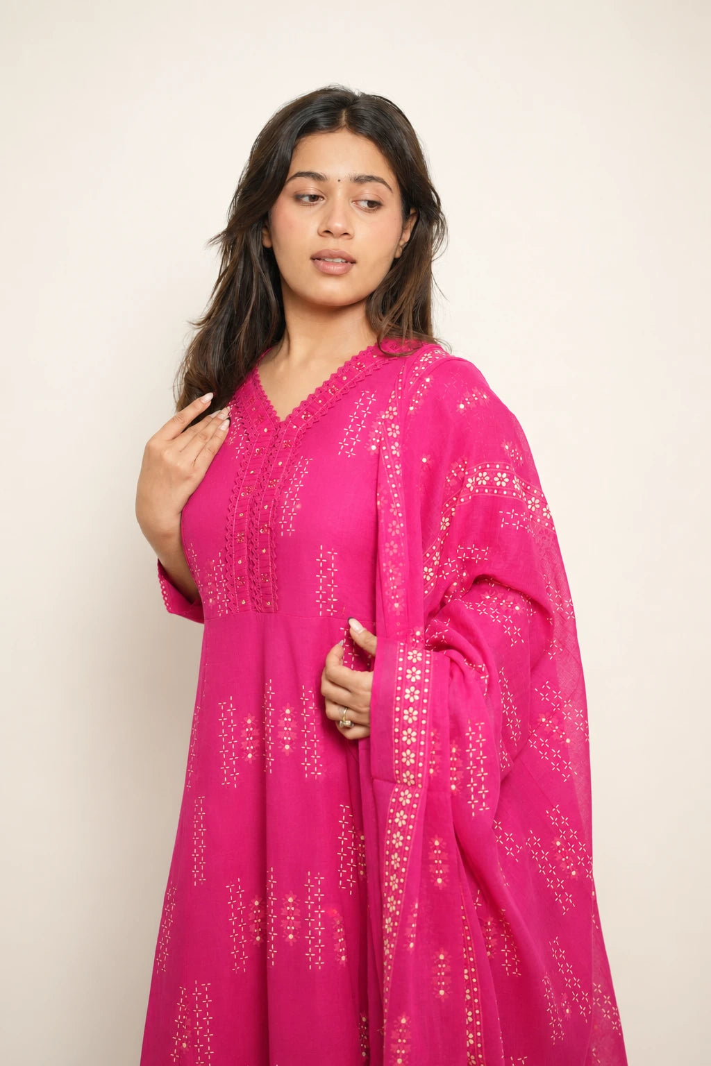 Gulnaar Rani pink Anarkali neckline and dupatta – upper-body view